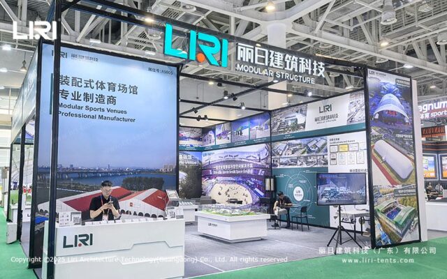 Обзор стенда компании Liri Tent на выставке China Sport Show 2026 с демонстрацией модульных спортивных объектов